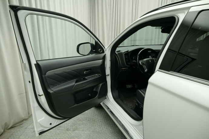 mitsubishi-outlander-elektrisitetbensin-2018-big-17
