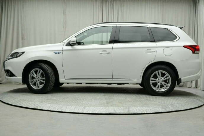 mitsubishi-outlander-elektrisitetbensin-2018-big-1