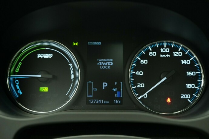 mitsubishi-outlander-elektrisitetbensin-2018-big-34
