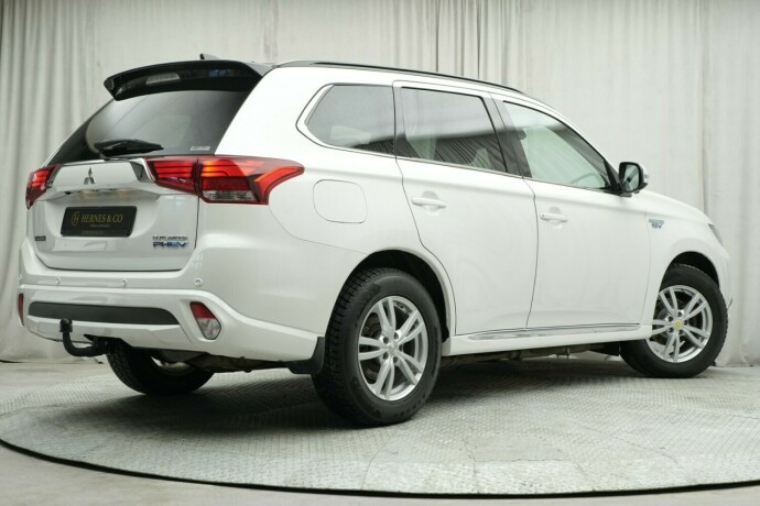 mitsubishi-outlander-elektrisitetbensin-2018-big-5