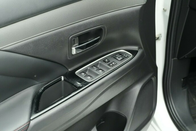 mitsubishi-outlander-elektrisitetbensin-2018-big-18