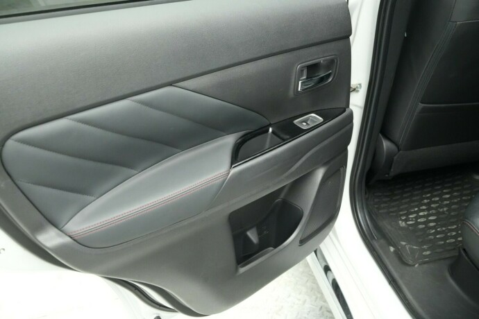 mitsubishi-outlander-elektrisitetbensin-2018-big-51