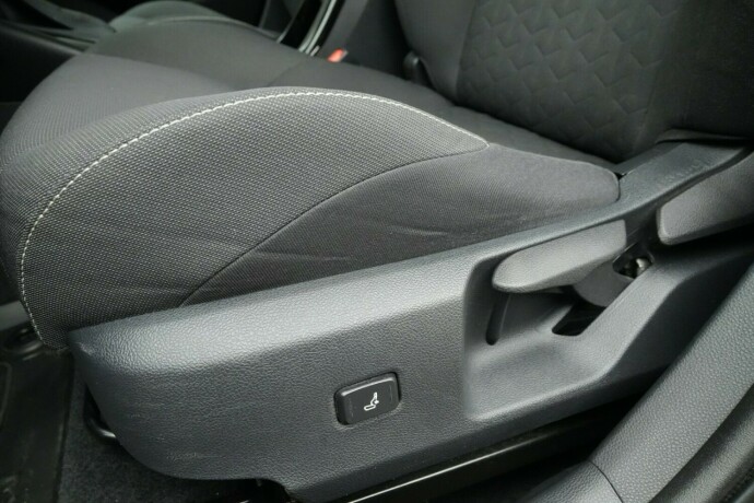 toyota-corolla-elektrisitetbensin-2021-big-16