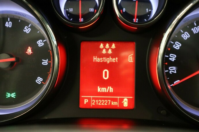 opel-zafira-tourer-bensin-2012-big-48