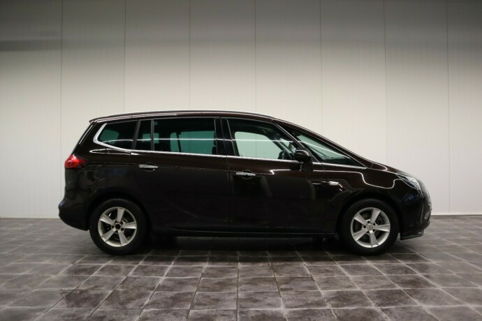 opel-zafira-tourer-bensin-2012-big-6