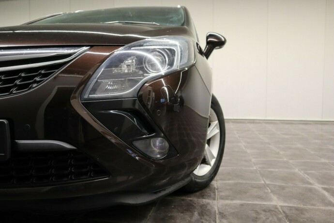 opel-zafira-tourer-bensin-2012-big-10