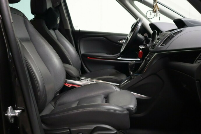 opel-zafira-tourer-bensin-2012-big-24