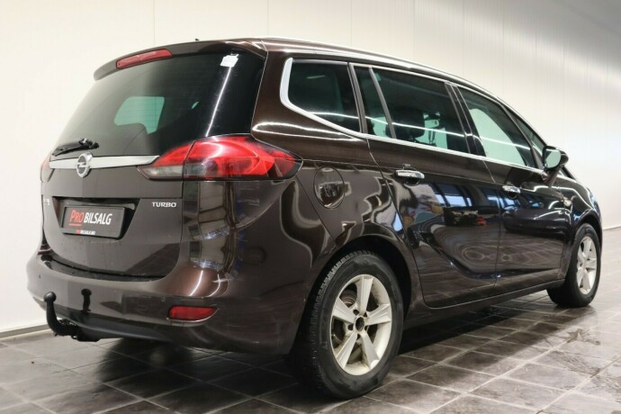 opel-zafira-tourer-bensin-2012-big-12