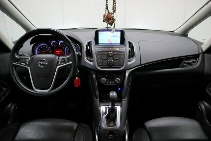 opel-zafira-tourer-bensin-2012-big-30