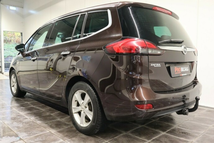 opel-zafira-tourer-bensin-2012-big-11
