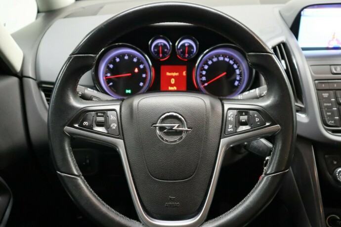 opel-zafira-tourer-bensin-2012-big-31