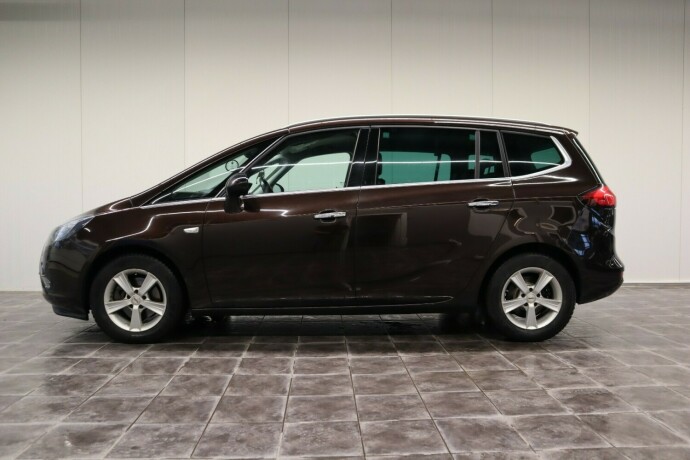 opel-zafira-tourer-bensin-2012-big-5