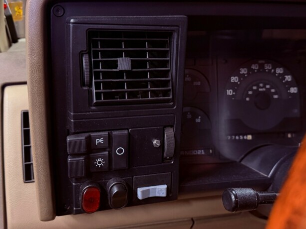 chevrolet-silverado-1500-bensin-1988-big-28