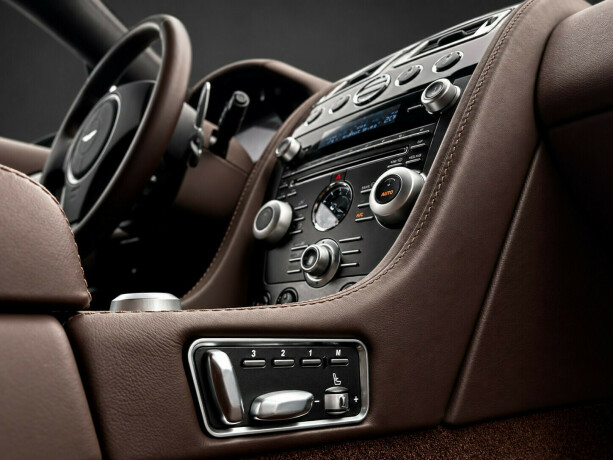 aston-martin-rapide-bensin-2010-big-10