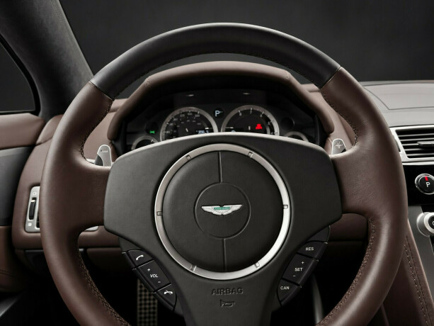 aston-martin-rapide-bensin-2010-big-15
