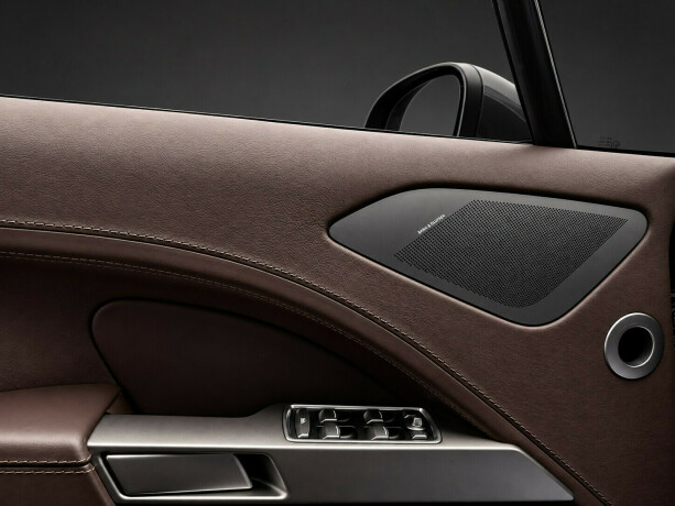 aston-martin-rapide-bensin-2010-big-18