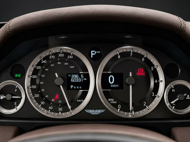 aston-martin-rapide-bensin-2010-big-16