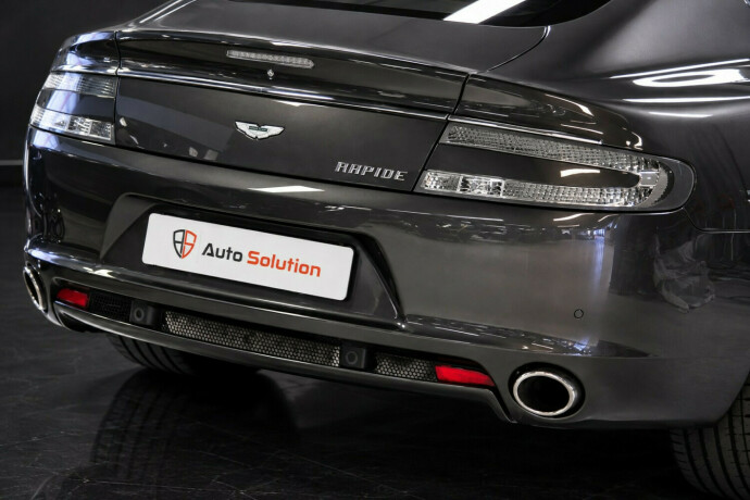 aston-martin-rapide-bensin-2010-big-20