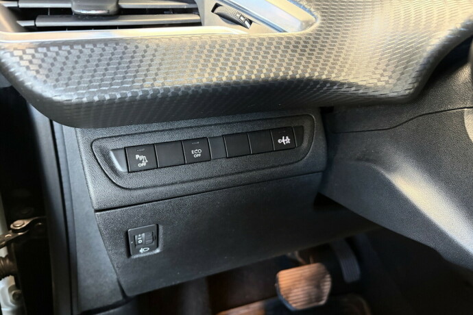 peugeot-2008-bensin-2018-big-25