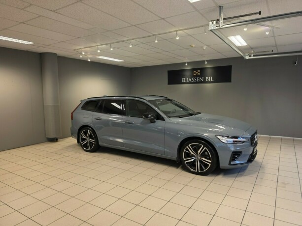 volvo-v60-plug-in-petrol-2022-big-2