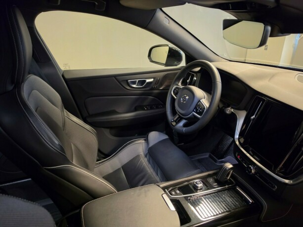 volvo-v60-plug-in-petrol-2022-big-15