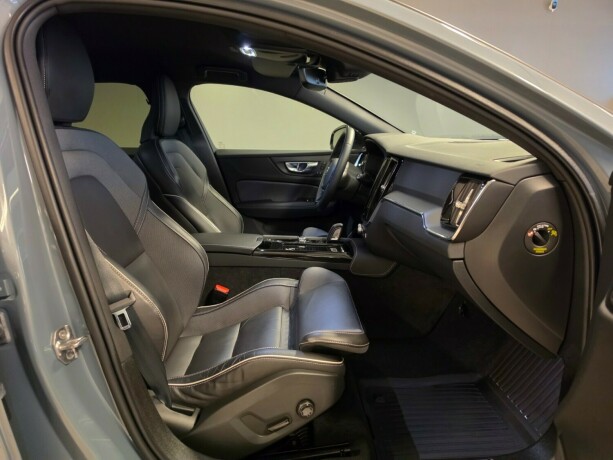 volvo-v60-plug-in-petrol-2022-big-12