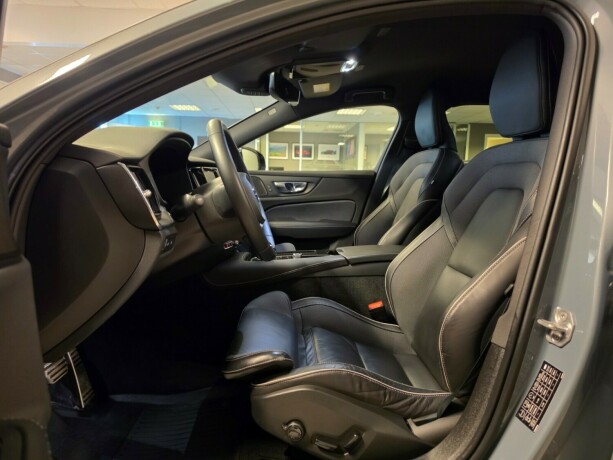 volvo-v60-plug-in-petrol-2022-big-25