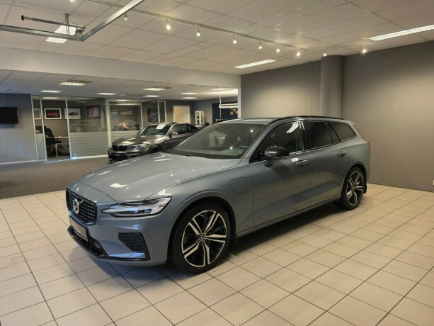 volvo-v60-plug-in-petrol-2022-big-7