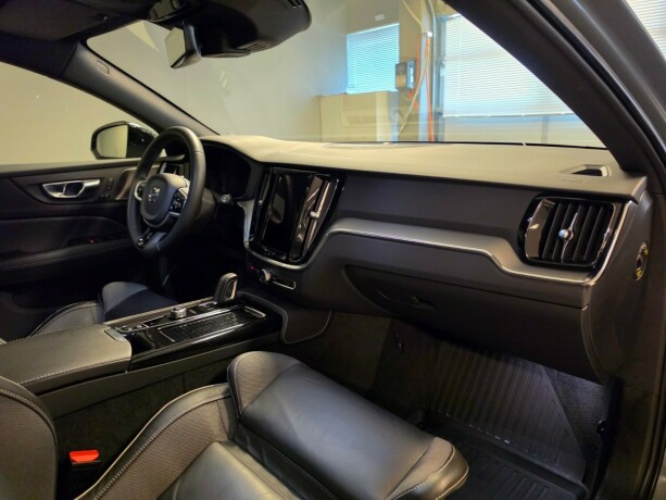volvo-v60-plug-in-petrol-2022-big-14