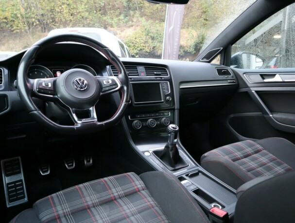 volkswagen-golf-vii-bensin-2017-big-8
