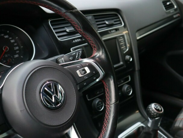 volkswagen-golf-vii-bensin-2017-big-14