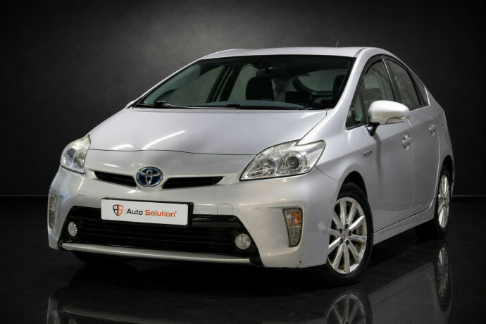 toyota-prius-bensin-2012-big-0