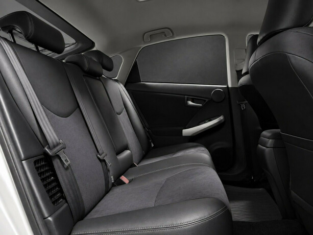 toyota-prius-bensin-2012-big-4