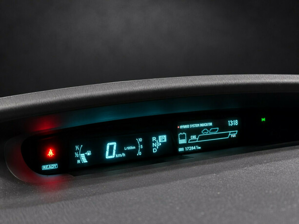 toyota-prius-bensin-2012-big-7