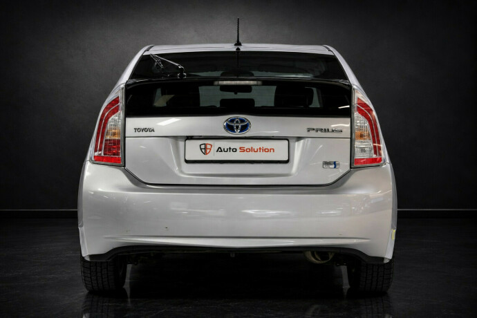 toyota-prius-bensin-2012-big-3