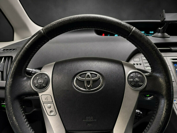 toyota-prius-bensin-2012-big-11