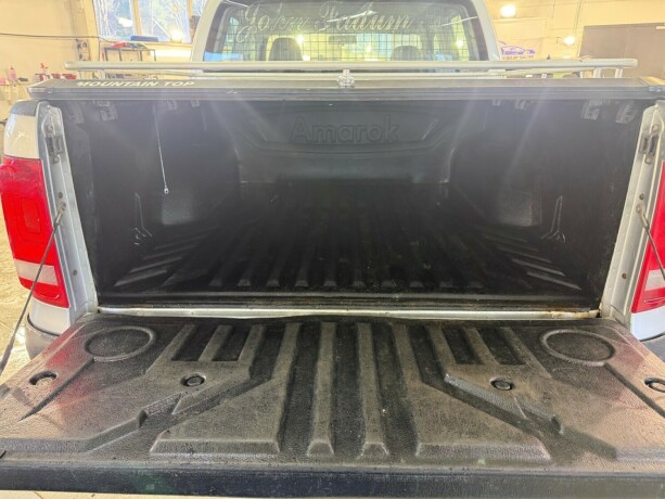 volkswagen-amarok-diesel-2011-big-19