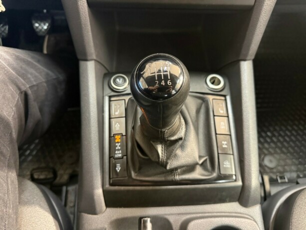 volkswagen-amarok-diesel-2011-big-14
