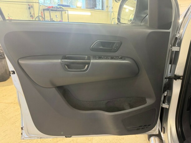 volkswagen-amarok-diesel-2011-big-23