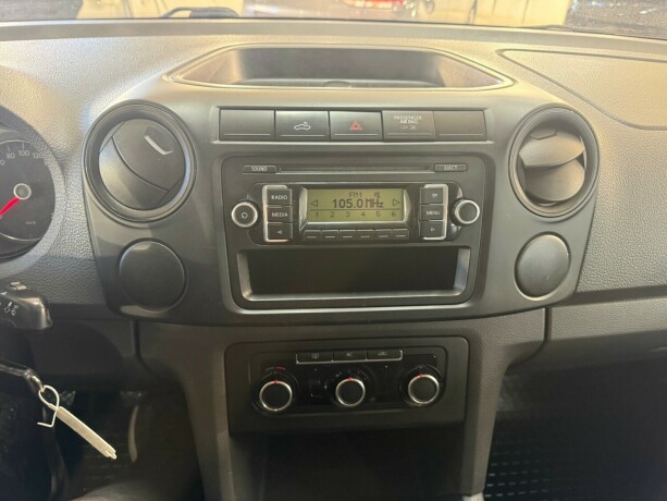 volkswagen-amarok-diesel-2011-big-12