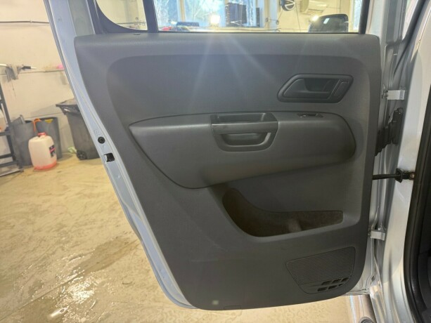 volkswagen-amarok-diesel-2011-big-21