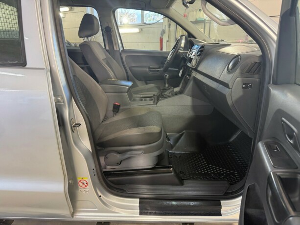 volkswagen-amarok-diesel-2011-big-16