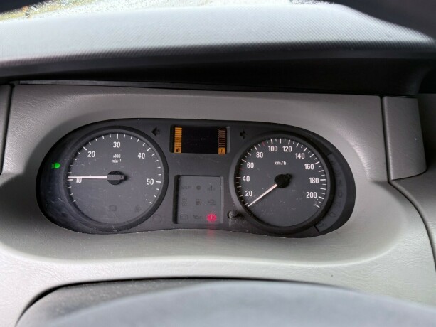 opel-vivaro-diesel-2006-big-5