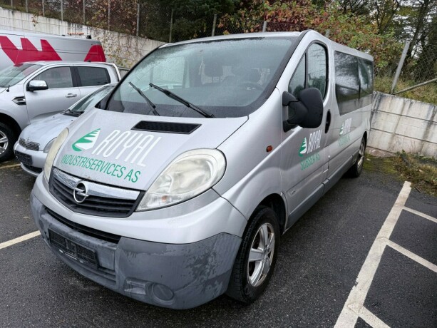 opel-vivaro-diesel-2006-big-1