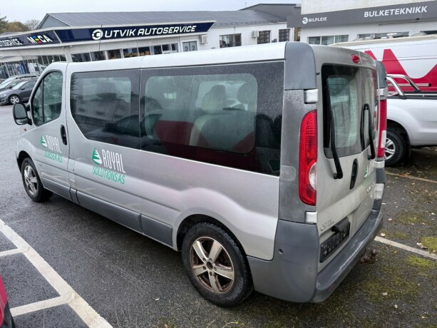 opel-vivaro-diesel-2006-big-2