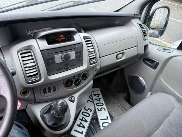 opel-vivaro-diesel-2006-big-7