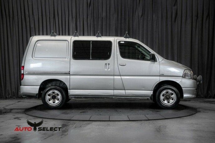 toyota-hiace-diesel-2008-big-12