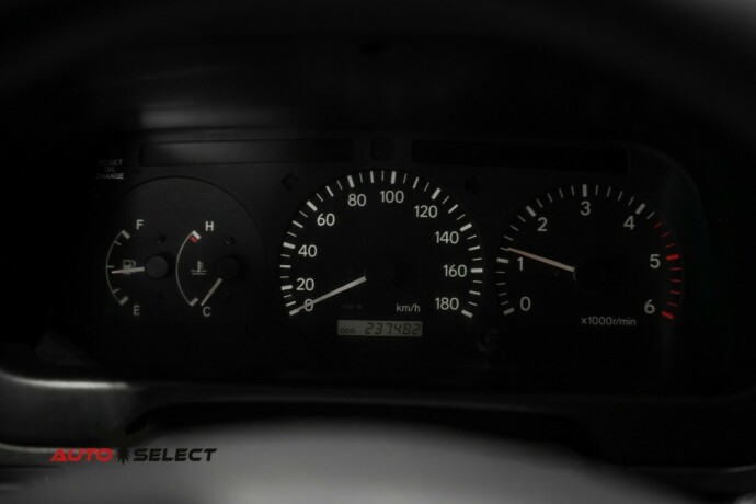 toyota-hiace-diesel-2008-big-24