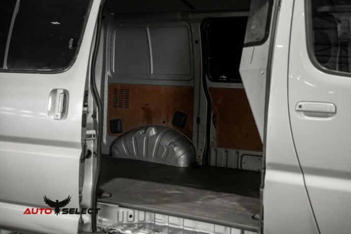 toyota-hiace-diesel-2008-big-13
