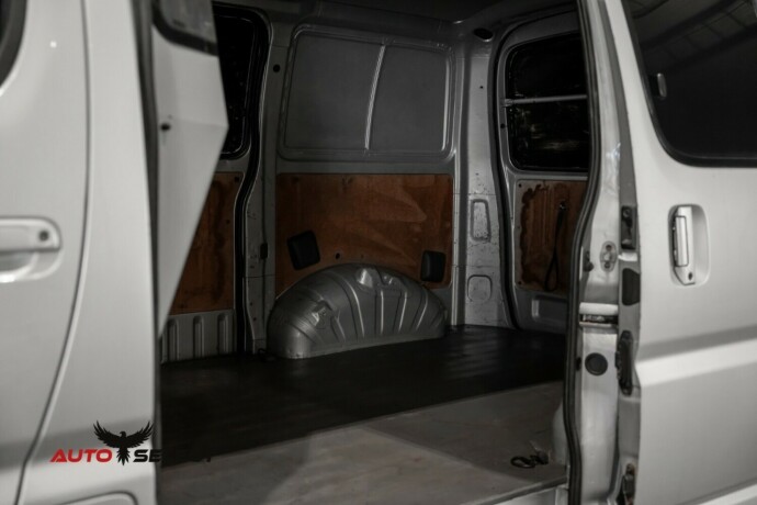 toyota-hiace-diesel-2008-big-7